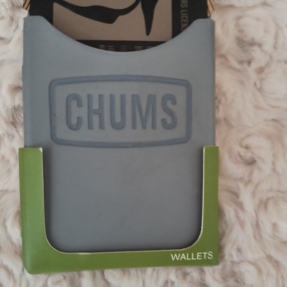 CHUMS The Keeper Phone Wallet -In Silver- Silicone Card Holder 3M Adhesive - Picture 3 of 4